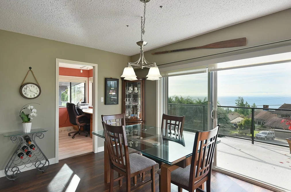 4926 LAUREL AVENUE, Sechelt BC V7Z 0B7, Sechelt BC — Residential for Sale - Photo 4