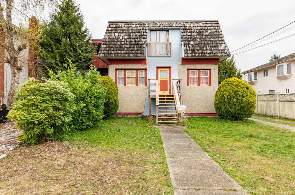 Duplex for sale at 4939 Sidley Street Burnaby British Columbia - MLS: R3113442