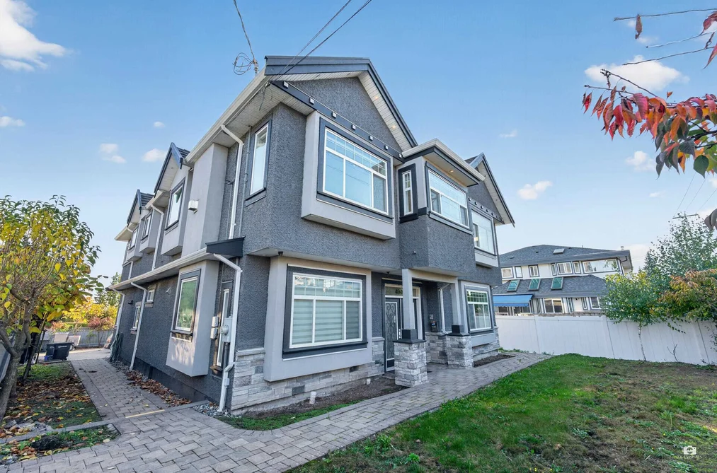 4940 Rumble Street, Burnaby, BC - MLS: R3180070 - Photo 3 4940 Rumble Street, Burnaby, BC - MLS: R3180070 - Photo 3