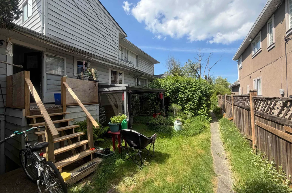 495 W 39TH AVENUE, Vancouver BC V5Y 2P8, Vancouver BC — Residential Income for Sale - Photo 3