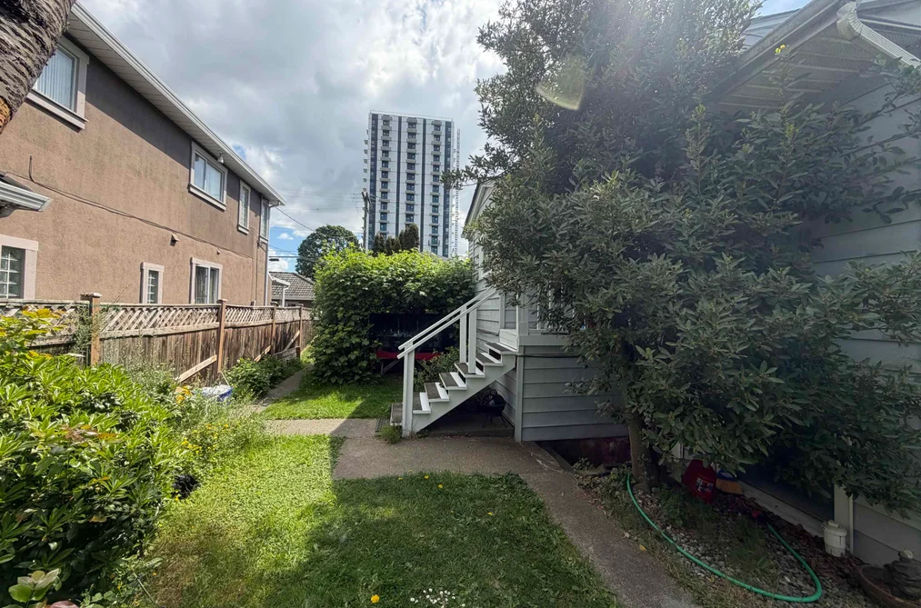 495 W 39TH AVENUE, Vancouver BC V5Y 2P8, Vancouver BC — Residential Income for Sale - Photo 4