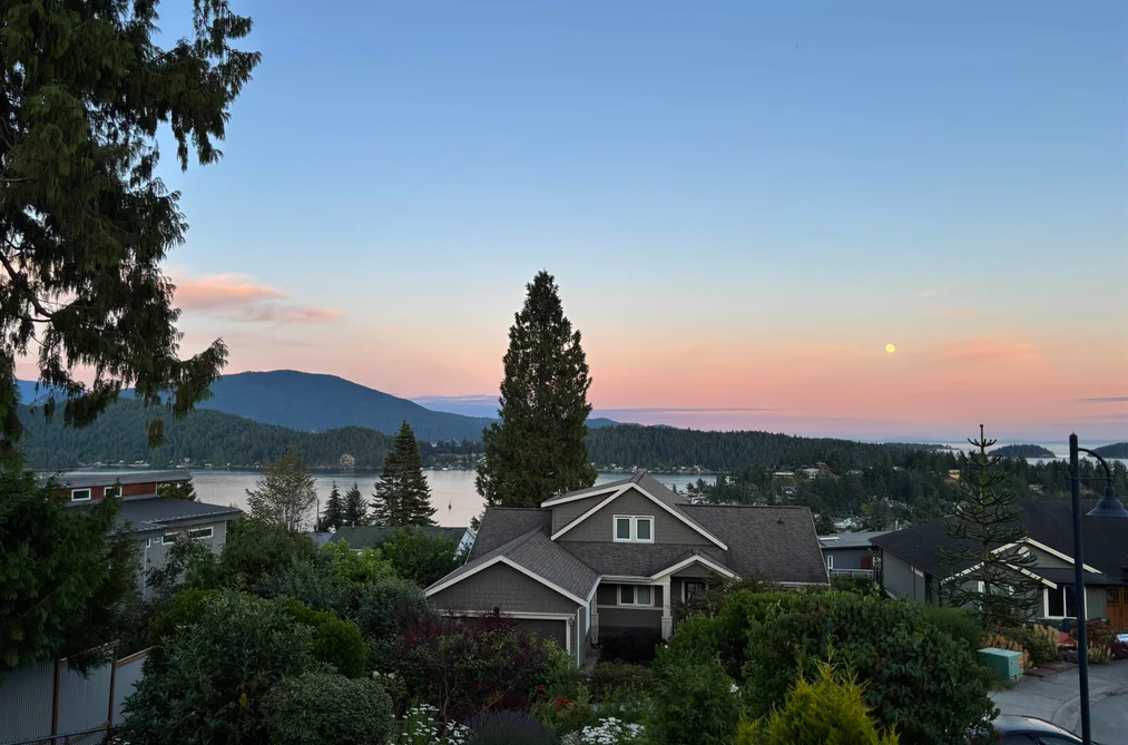 496 Spyglass Pl, Gibsons, BC - MLS: R3173265