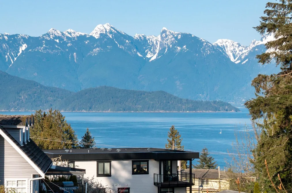 496 Spyglass Pl, Gibsons, BC - MLS: R3173265