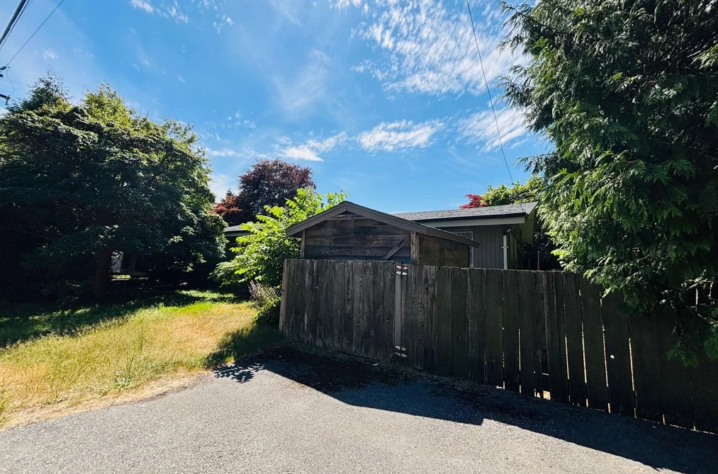 498 HICKEY DRIVE, Coquitlam BC V3K 5P1, Coquitlam BC — Residential for Sale — Photo 3 of 5