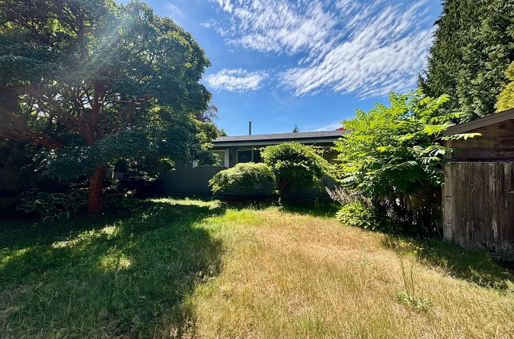 498 HICKEY DRIVE, Coquitlam BC V3K 5P1, Coquitlam BC — Residential for Sale — Photo 4 of 5