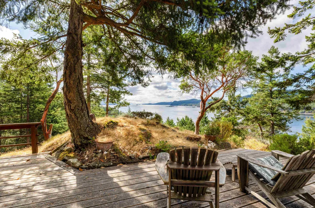 House for sale at 498 Marine Turnabout Mayne Island British Columbia - MLS: R2804535