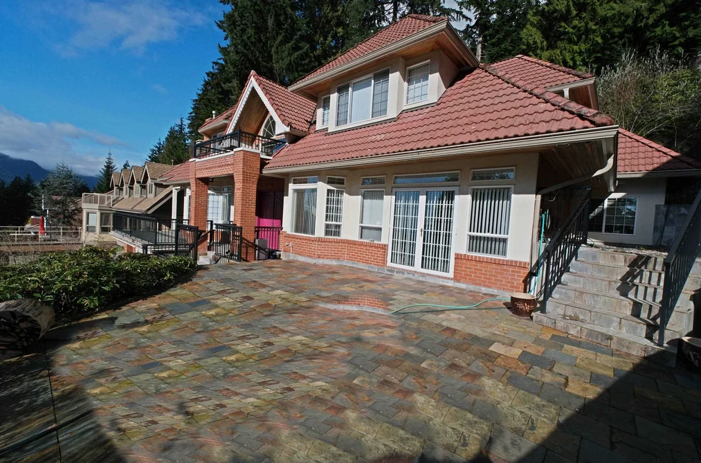4989 CHALET PLACE, North Vancouver, BC — Residential for Sale — Photo 5 of 36