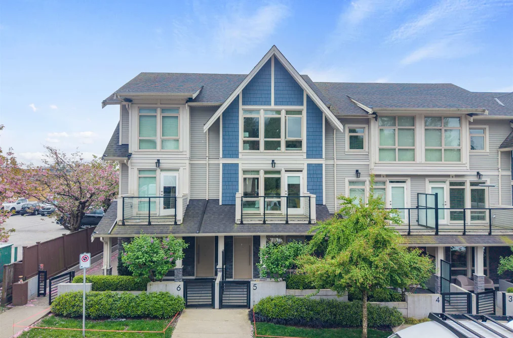 Townhouse for sale at 5 115 W Queens Road North Vancouver British Columbia - MLS: R3117485