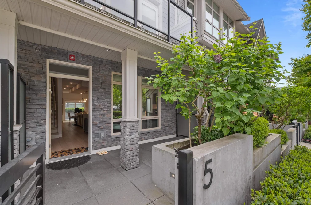 5 115 W QUEENS ROAD, North Vancouver BC V7N 2K4, North Vancouver BC — Residential for Sale - Photo 2