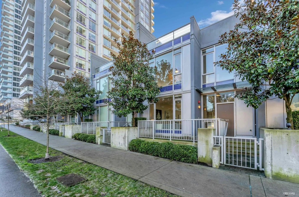 Townhouse for sale at 5 13720 100 Avenue Surrey British Columbia - MLS: R3111772