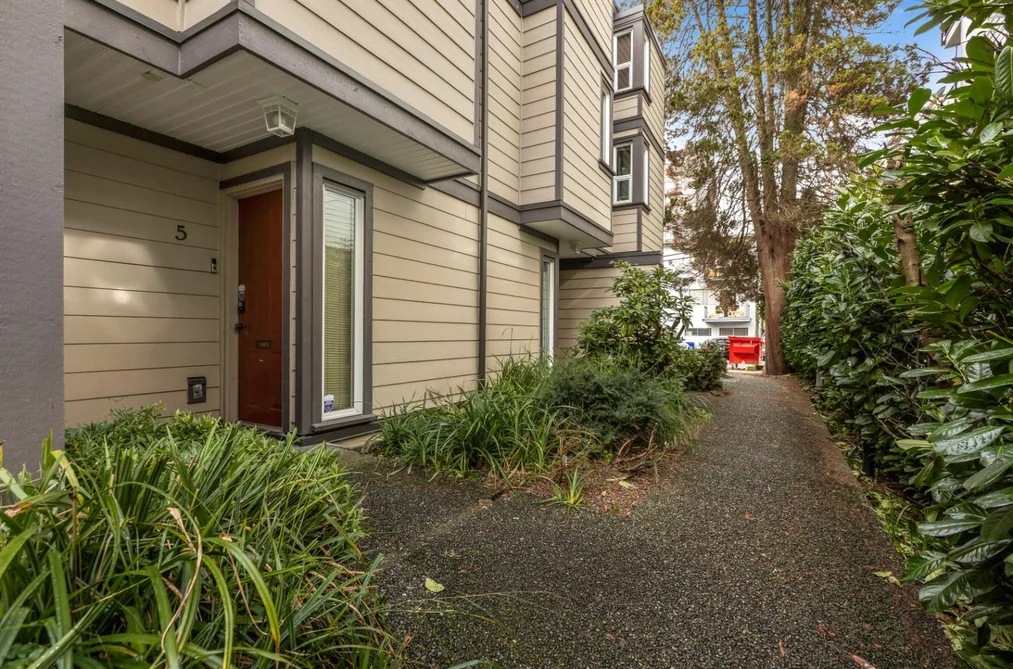 5 1535 ST. GEORGES AVENUE, North Vancouver BC V7L 3J6, North Vancouver BC — Residential for Sale - Photo 2