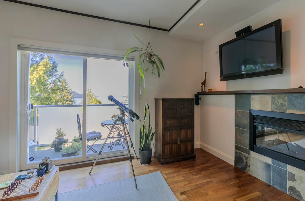 5 350 CENTRE ROAD, Lions Bay BC V0N 2E0, Lions Bay BC — Residential for Sale - Photo 2