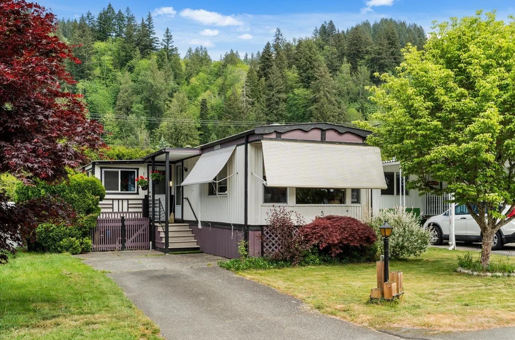 Manufactured Home for sale at 5 46484 Chilliwack Lake Road Chilliwack British Columbia - MLS: R3120410