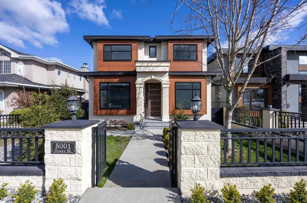 House for sale at 5001 Dover Street Burnaby British Columbia - MLS: R3099377