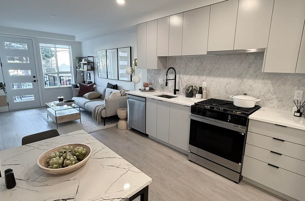 Condo for sale at 502 13258 105 Avenue Surrey British Columbia - MLS: R3160428