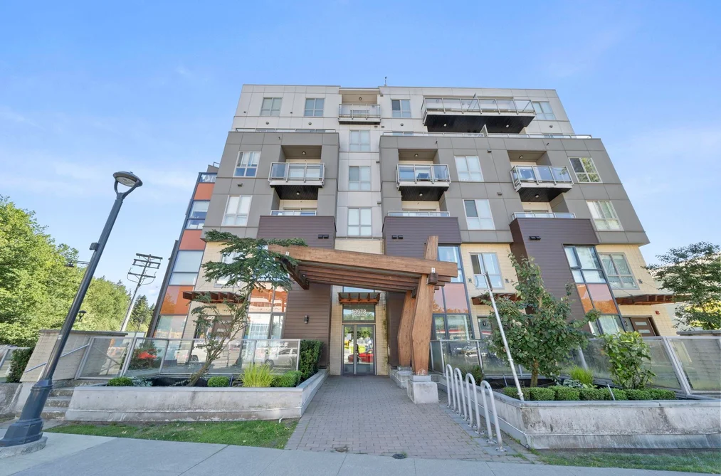 Condo for sale at 502 13978 Fraser Highway Surrey British Columbia - MLS: R3139026