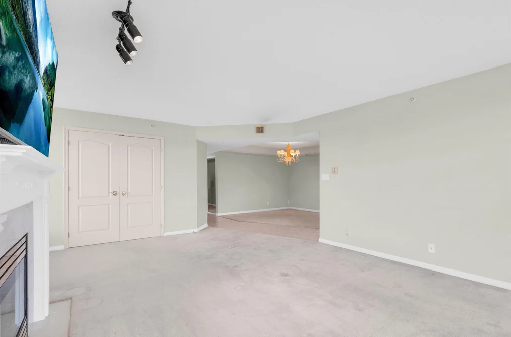502 32330 SOUTH FRASER WAY, Abbotsford BC V2T 1X1, Abbotsford BC — Residential for Sale - Photo 5