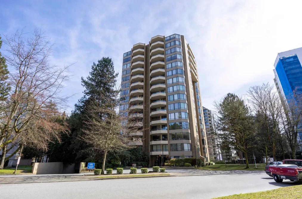 Condo for sale at 502 6282 Kathleen Avenue Burnaby British Columbia - MLS: R3106825