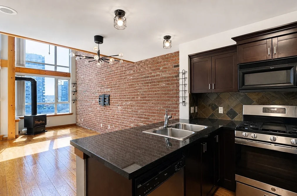 503 10 RENAISSANCE SQUARE, New Westminster BC V3M 7B1, New Westminster BC — Residential for Sale — Photo 8 of 25