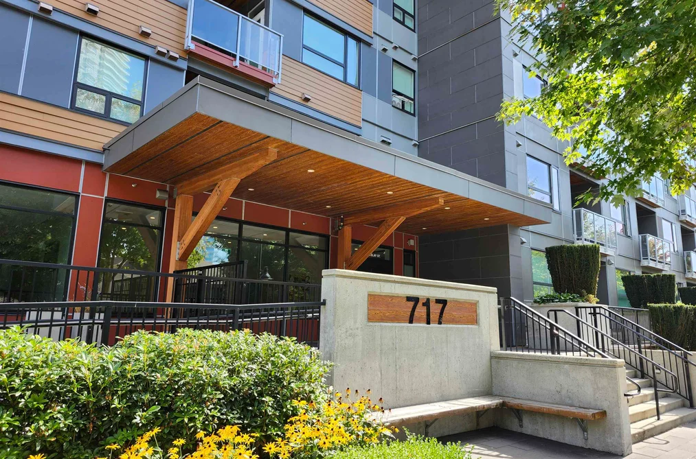 Condo for sale at 503 717 Breslay Street Coquitlam British Columbia - MLS: R3150815
