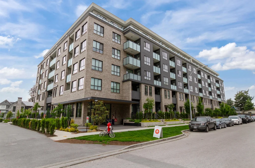 Condo for sale at 504 15738 85 Avenue Surrey British Columbia - MLS: R3125538