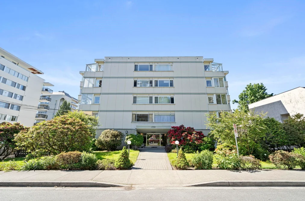 504 1750 ESQUIMALT AVENUE, West Vancouver BC V7V 1R8, West Vancouver BC — Residential for Sale - Photo 2