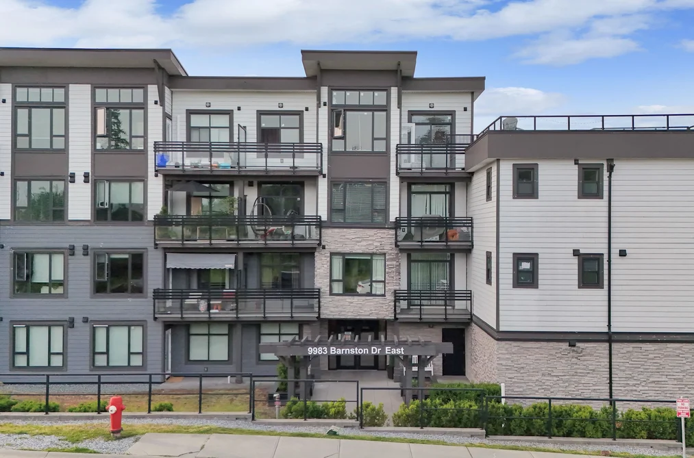 Condo for sale at 504 9983 E Barnston Drive Surrey British Columbia - MLS: R3156365