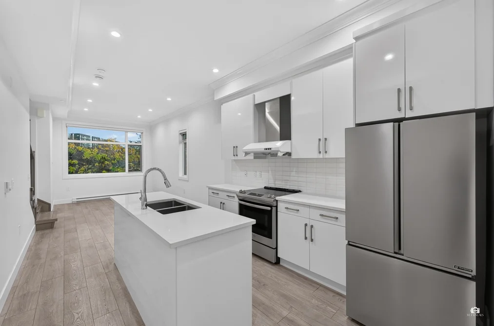 5043 Chambers Street, Vancouver, BC - Townhouse for Sale - Photo 7 of 37 5043 Chambers Street, Vancouver, BC - Townhouse for Sale - Photo 7 of 37