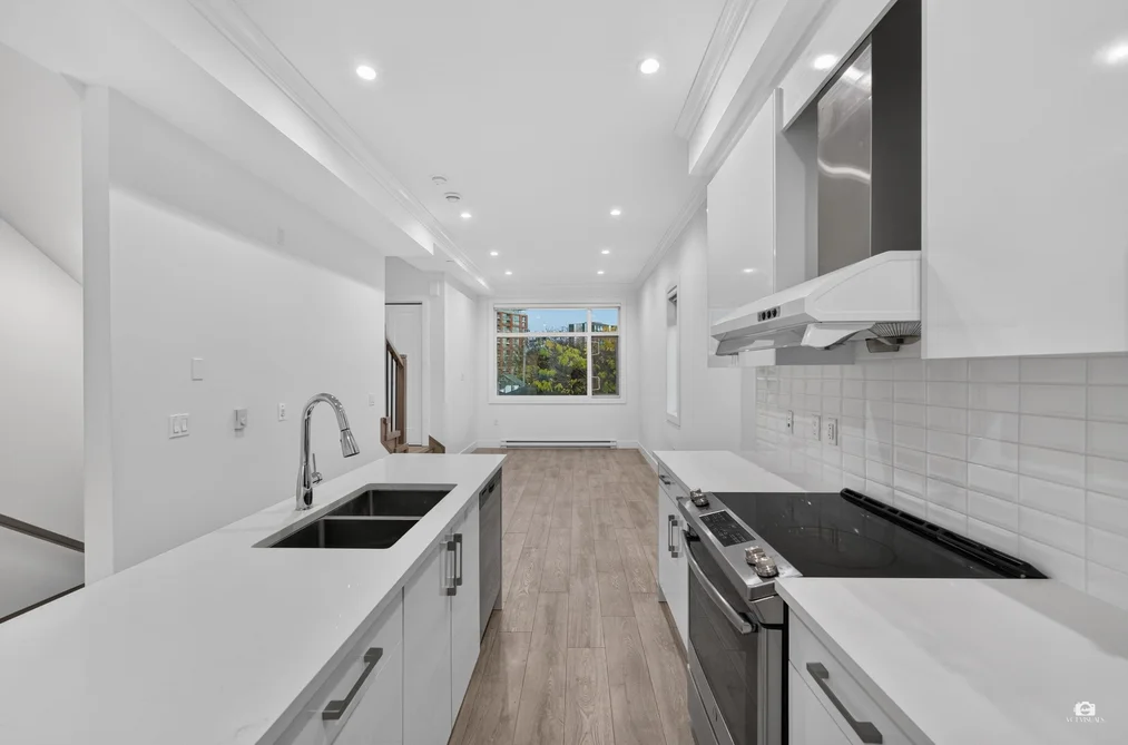 5043 Chambers Street, Vancouver, BC - Townhouse for Sale - Photo 9 of 37 5043 Chambers Street, Vancouver, BC - Townhouse for Sale - Photo 9 of 37
