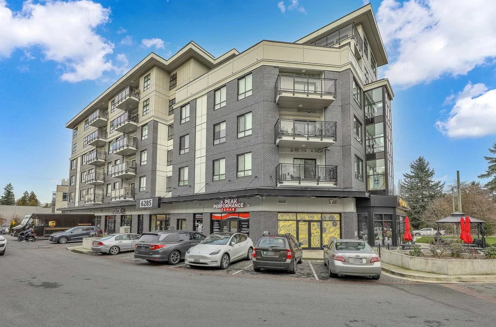 Condo for sale at 505 6285 King George Boulevard Surrey British Columbia - MLS: R3097461