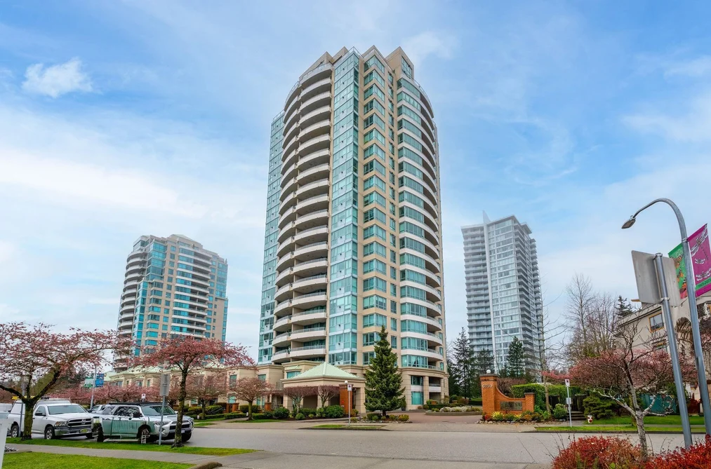 Condo for sale at 505 6659 Southoaks Crescent Burnaby British Columbia - MLS: R3102057