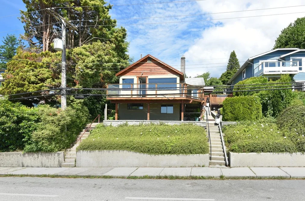 House for sale at 511 S Fletcher Road Gibsons British Columbia - MLS: R3136333