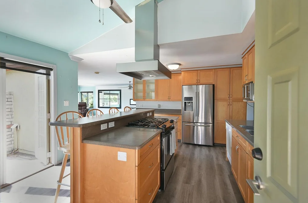 511 S FLETCHER ROAD, Gibsons BC V0N 1V8, Gibsons BC — Residential for Sale — Photo 4 of 24