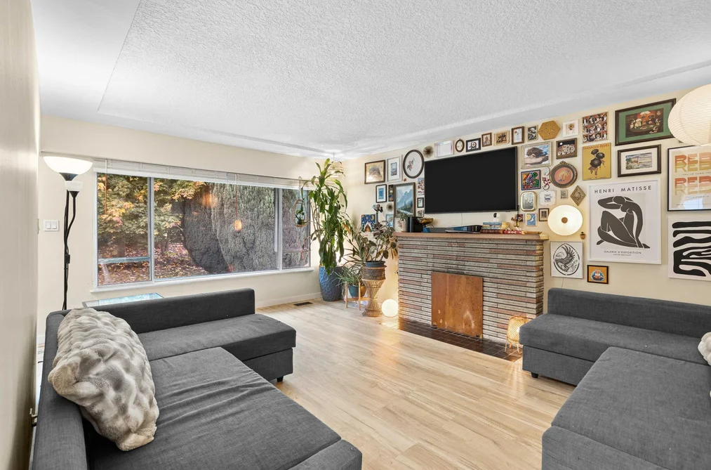 512 Garrett Street, New Westminster, BC - House for Sale - Photo 5 of 40 512 Garrett Street, New Westminster, BC - House for Sale - Photo 5 of 40