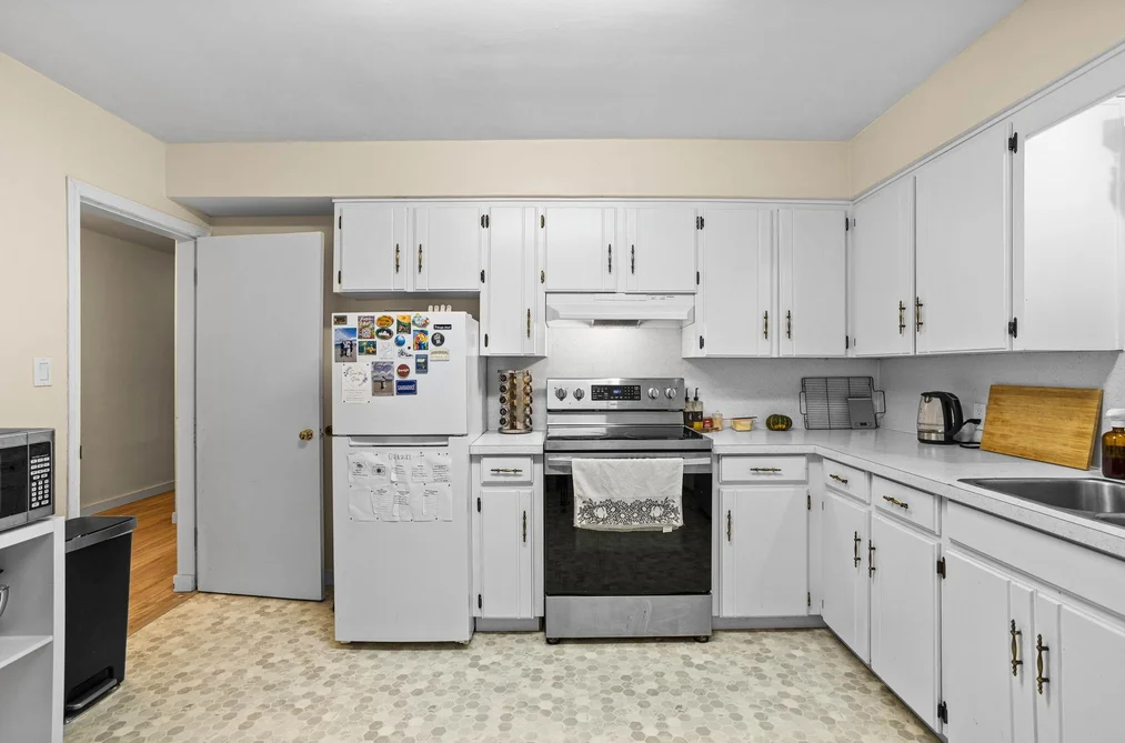 512 Garrett Street, New Westminster, BC - House for Sale - Photo 8 of 40 512 Garrett Street, New Westminster, BC - House for Sale - Photo 8 of 40