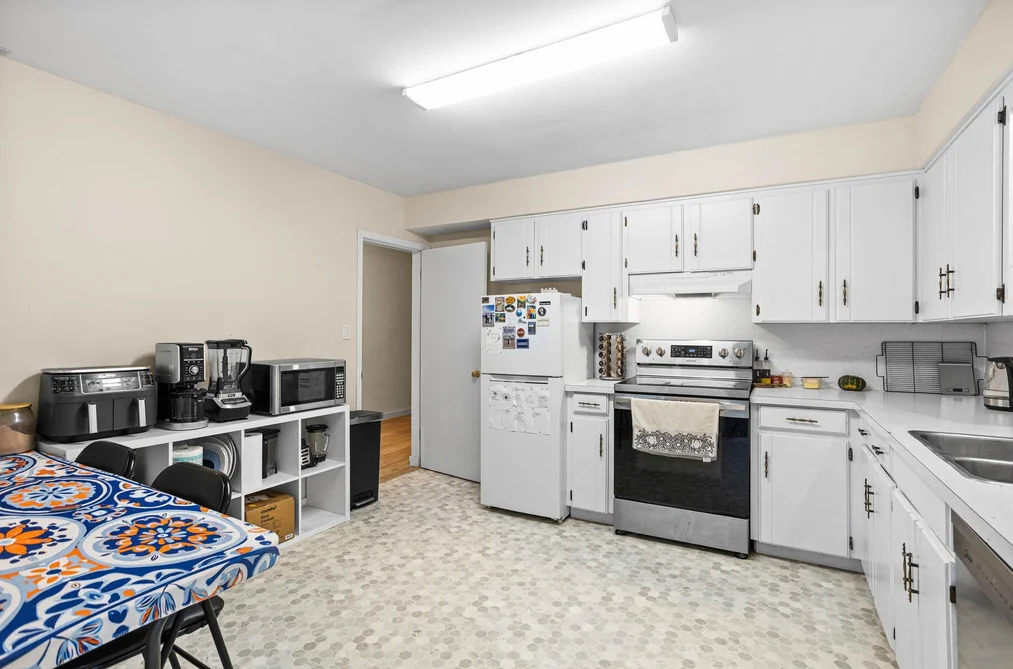 512 Garrett Street, New Westminster, BC - House for Sale - Photo 9 of 40 512 Garrett Street, New Westminster, BC - House for Sale - Photo 9 of 40