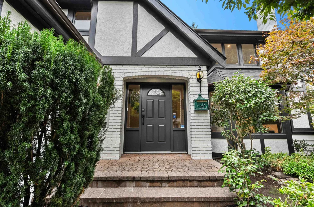5155 Alderfeild Place, West Vancouver, BC - MLS: R3164169 - Photo 3 5155 Alderfeild Place, West Vancouver, BC - MLS: R3164169 - Photo 3