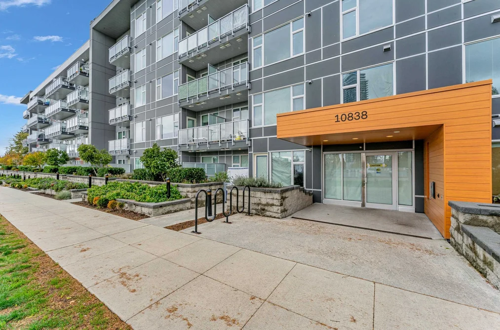 Condo for sale at 516 10838 Whalley Boulevard Surrey British Columbia - MLS: R3091667