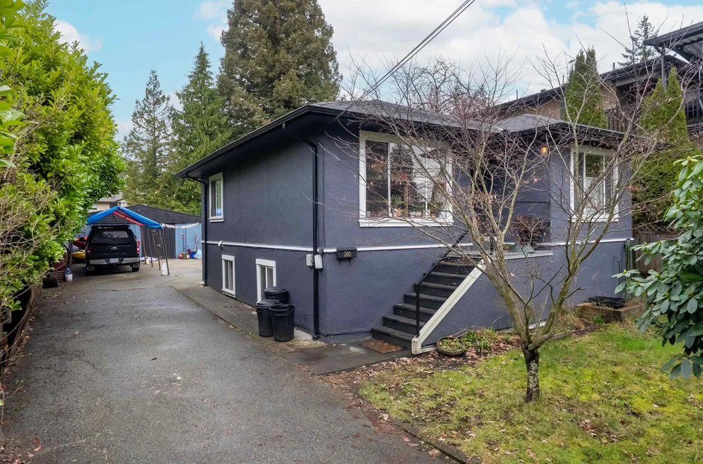 518 W 23RD STREET, North Vancouver BC V7M 2B9, North Vancouver BC — Residential for Sale - Photo 2