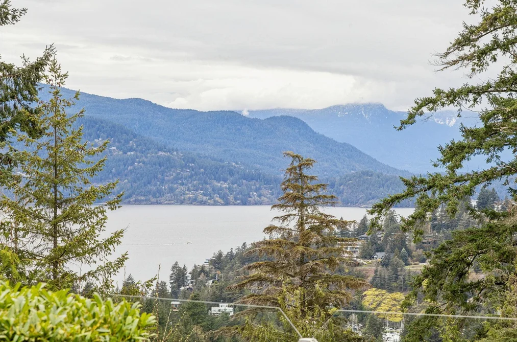 5180 MEADFEILD ROAD, West Vancouver BC V7W 3B8, West Vancouver BC — Residential for Sale - Photo 2