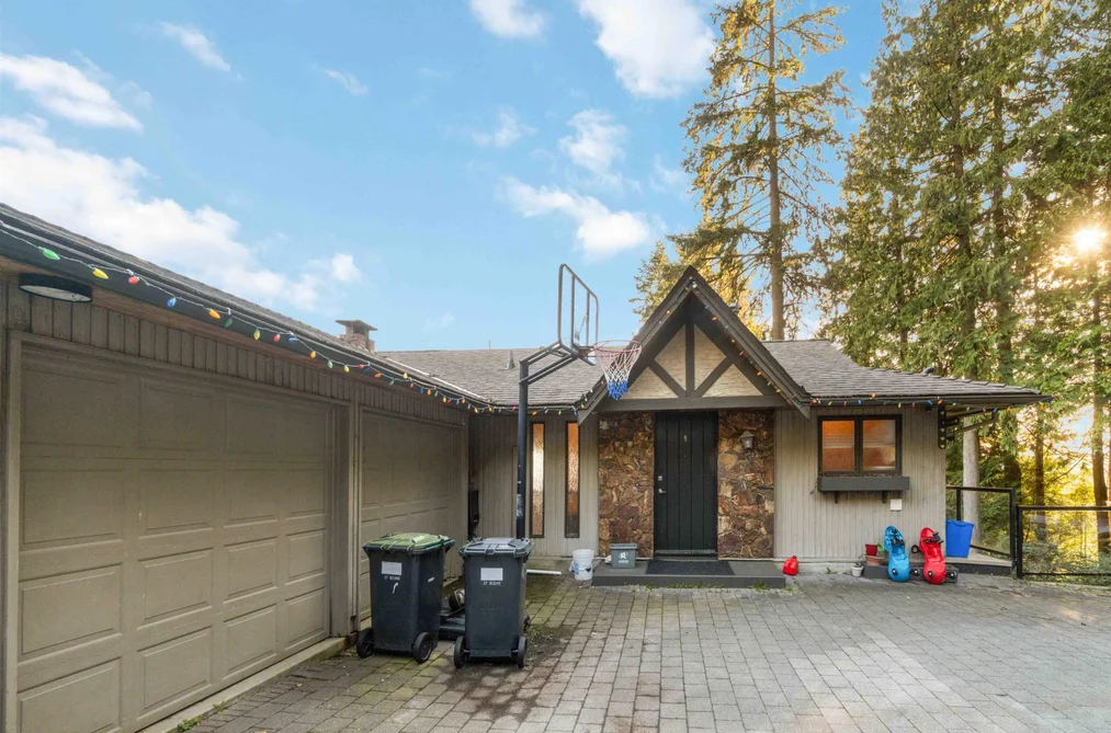 House for sale at 5189 Madeira Court North Vancouver British Columbia - MLS: R3100661