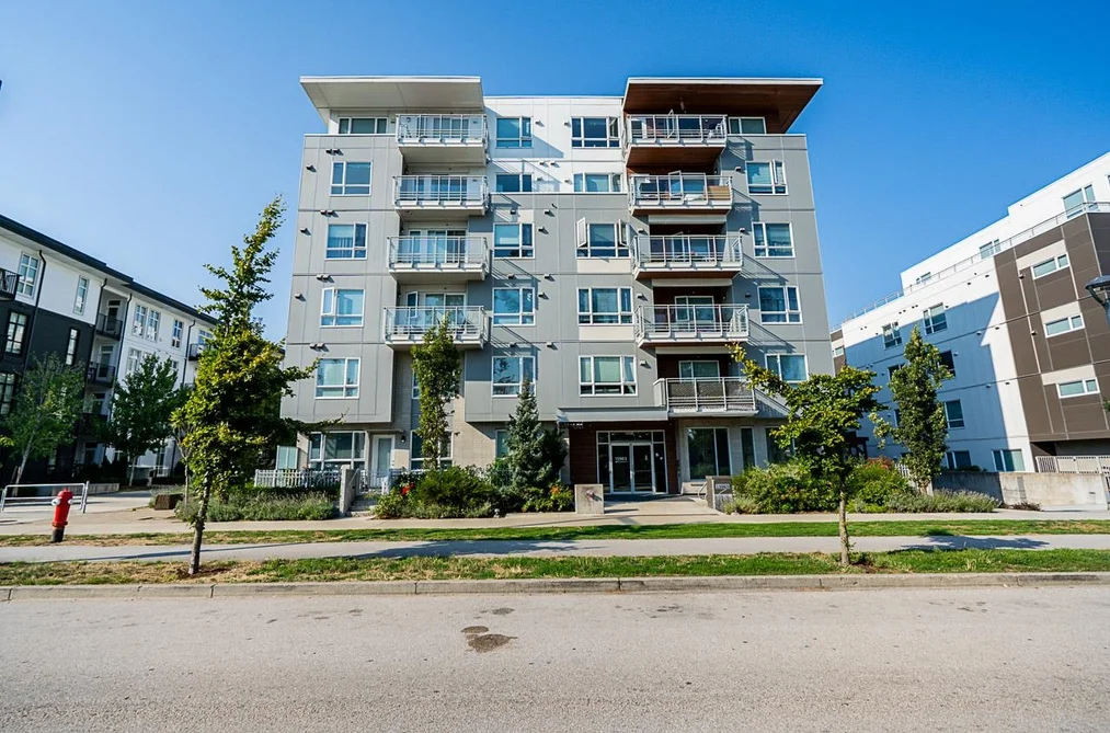 519 13963 105 BOULEVARD, Surrey BC V3T 0M9, Surrey BC — Residential for Sale - Photo 2