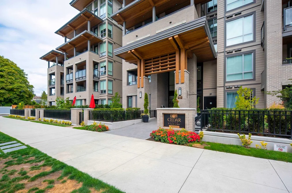 521 7588 7588 16TH STREET, Burnaby BC V3N 0H8, Burnaby BC — Residential for Sale — Photo 2 of 32