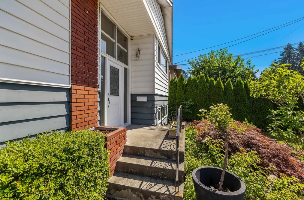 525 APPIAN WAY, Coquitlam BC V3J 2A6, Coquitlam BC — Residential for Sale - Photo 2