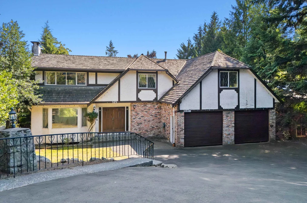 House for sale at 525 E Braemar Road North Vancouver British Columbia - MLS: R3158712