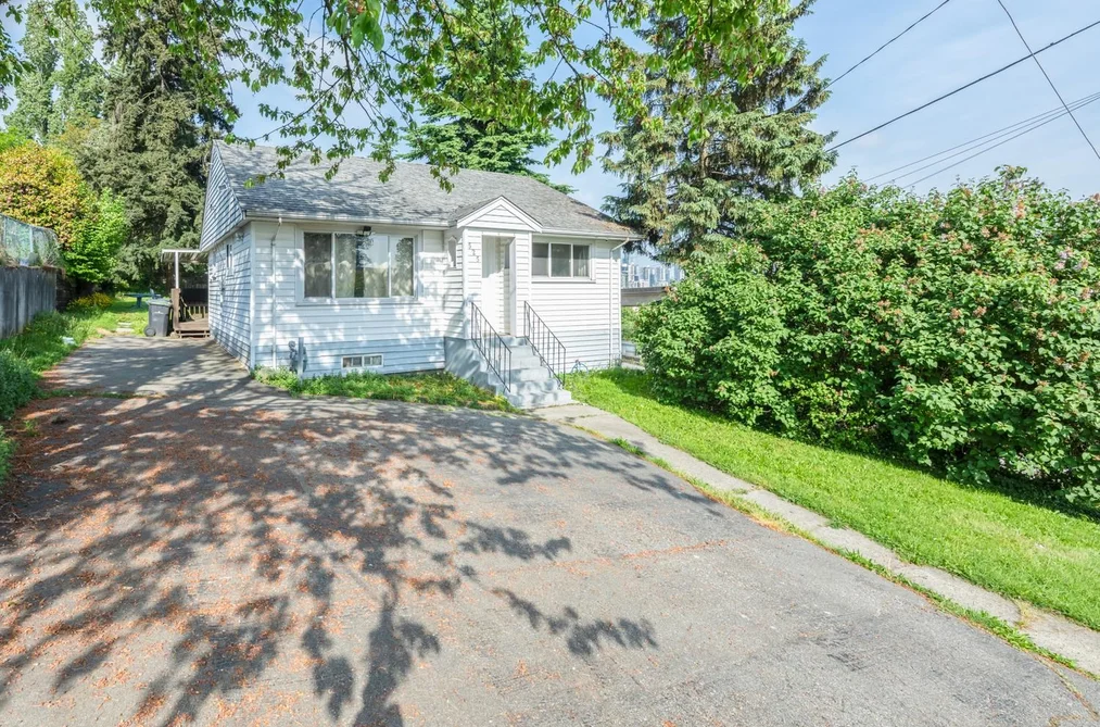 525 SIXTEENTH STREET, New Westminster BC V3M 4R4, New Westminster BC — Residential for Sale - Photo 2
