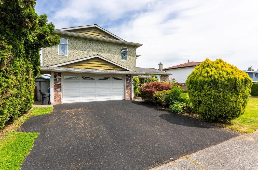 House for sale at 5259 Oak Place Delta British Columbia - MLS: R3119399