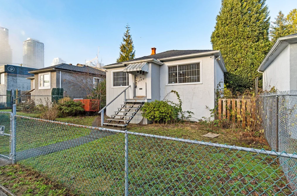 House for sale at 5263 Imperial Street Burnaby British Columbia - MLS: R3106429