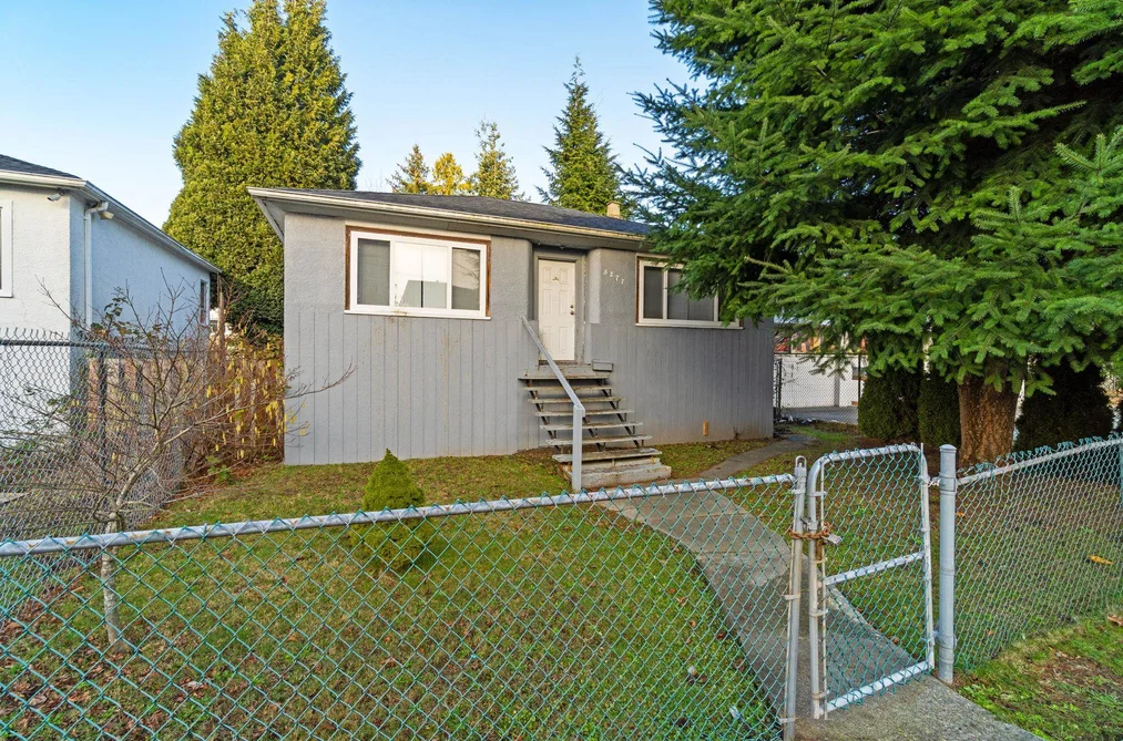 House for sale at 5277 Imperial Street Burnaby British Columbia - MLS: R3106224