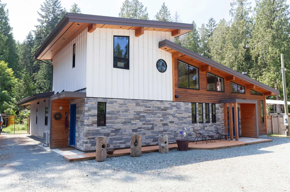 House for sale at 528 Aya Reach Road Mayne Island British Columbia - MLS: R3105820